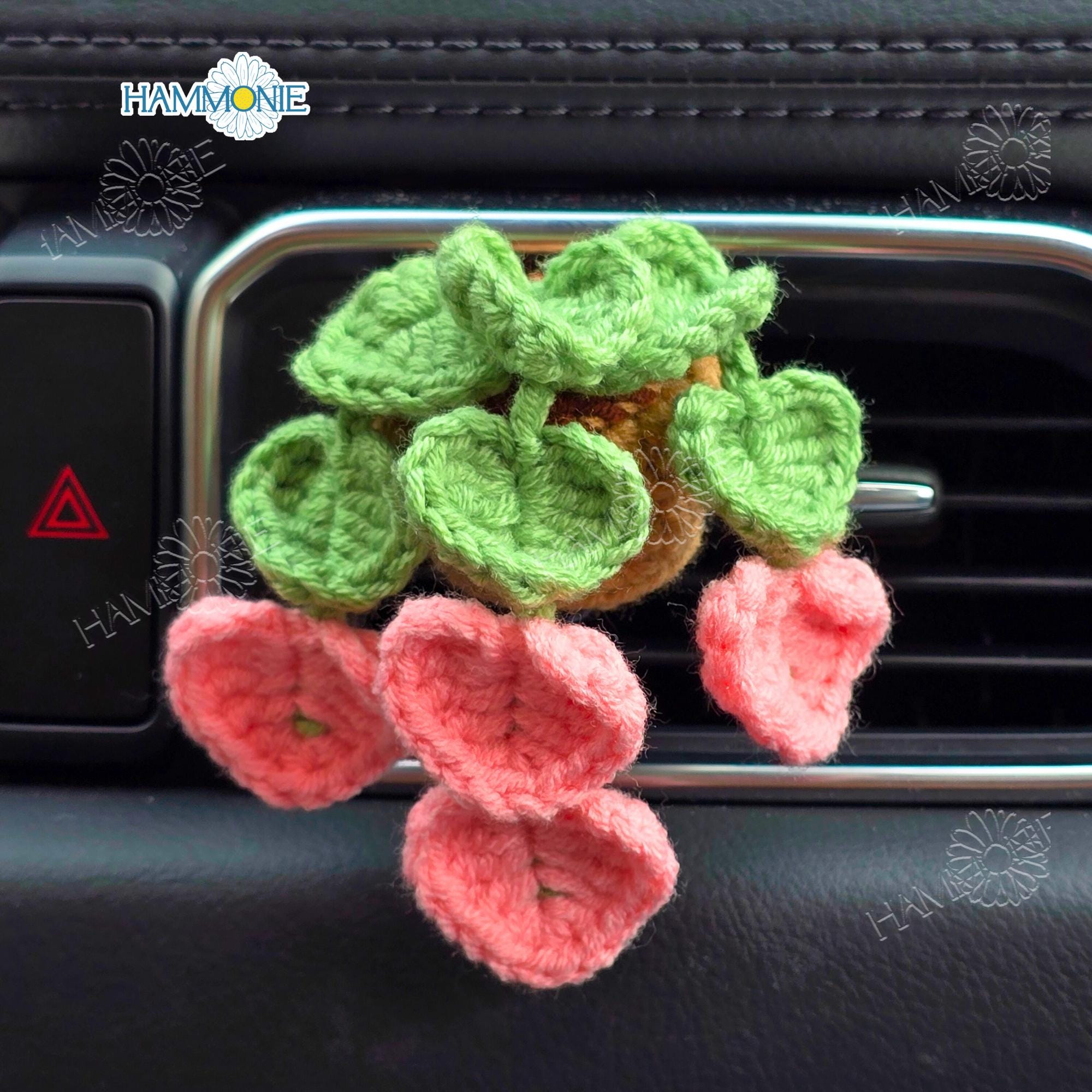 Gehäkelter Pflanzen-Auto-Lüftungsclip, Gehäkeltes Rosa Auto-Dekor, Auto-Zubehör für Frauen, Auto-Lufterfrischer-Dekor, Pflanzenliebhaber-Geschenk