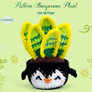 Puede incluir: Una planta amigurumi de ganchillo en una maceta de pingüino. La planta tiene hojas amarillas y verdes, y la maceta es una cara de pingüino negra, blanca y naranja. El texto "Pattern Amigurumi Plant PDF Pattern" está en la parte superior.