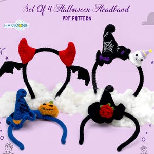 Op de afbeelding: Set van 4 Halloween-hoofdbanden. De hoofdbanden hebben een duivelshoornontwerp, vleermuisvleugels, een heksenhoed met een spinnenweb en een spook met een feesthoed. De hoofdbanden zijn gemaakt van haakwerk en worden gepresenteerd op een paarse achtergrond.