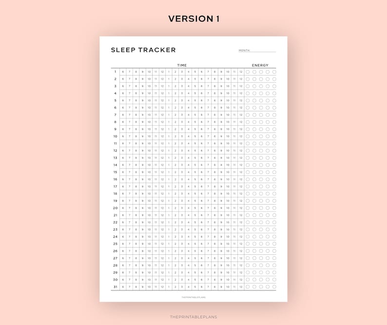 Puede incluir: Un gr&aacute;fico de seguimiento del sue&ntilde;o en blanco y negro con el t&iacute;tulo "SLEEP TRACKER". El gr&aacute;fico tiene filas para cada d&iacute;a del mes, con columnas para la hora y los niveles de energ&iacute;a. El texto "THEPRINTABLEPLANS" est&aacute; en la parte inferior de la p&aacute;gina.