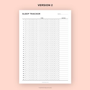 Puede incluir: Un imprimible blanco de seguimiento del sue&ntilde;o con un fondo rosa. El documento tiene una cuadr&iacute;cula para rastrear los patrones de sue&ntilde;o, con columnas para la hora y las notas. El t&iacute;tulo "SLEEP TRACKER" est&aacute; en la parte superior. El documento est&aacute; etiquetado como "VERSION 2" en la parte superior.