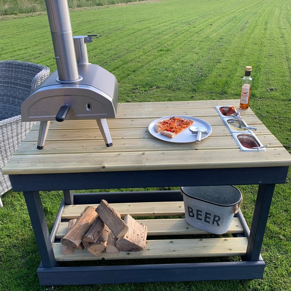 Pizza table