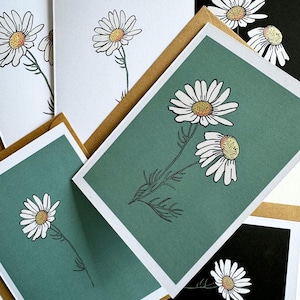 Conjunto de 6 cartões Daisy. Linda mistura de branco, preto e verde. Impressos em papel cartão reciclado branco brilhante de alta qualidade, 300 g/m².