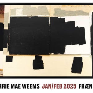 Puede incluir: Pintura abstracta con formas geométricas en blanco y negro sobre un fondo beige. La pintura está enmarcada en negro. El texto "CARRIE MAE WEEMS JAN/FEB 2025 FRAENKEL" está en la parte inferior de la imagen.