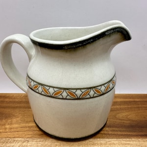 Royal Doulton of England, ‘Country Club’, pattern TROON, Cream/Milk/Gravy Jug. 10cm high