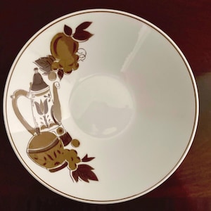 Mikasa of Japan, Mocha pattern salad/fruit/vegetable bowl. (no. 2015-W) Focus Shape. Ovenproof.