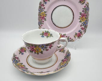 Vintage Colclough Porzellan, Trio Tee-Set. c1939-48. Ausgebogter Rand Tasse, Untertasse & Quadratischer Sandwich Teller .Gold vergoldet. England.