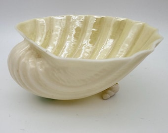 Belleek of Irland, ‘Neptune’, Muschelfüße, Zuckerdose. Markung um 1955-65.