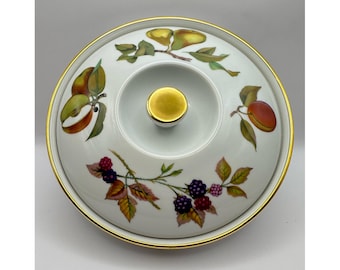 Royal Worcester of England. ‘Evesham’ pattern. Round lidded dish.Gold trim. As new. 1970s