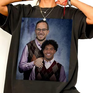 Camiseta Tua Tagovailoa Mike McDaniel Miami Football Step Bros, Presente Engraçado Futebol Anos 90 (Bootleg)