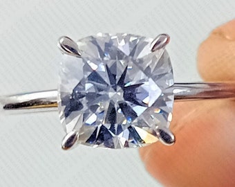2 CT Cushion Cut Moissanite Solitaire Engagement Ring: VVS1