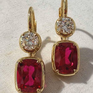 Pendientes colgantes de oro macizo de 18 quilates con rubí rosa y moissanita, pendientes de palanca redondos con rubí cojín y moissanita de 3,70 quilates, regalo para ella.
