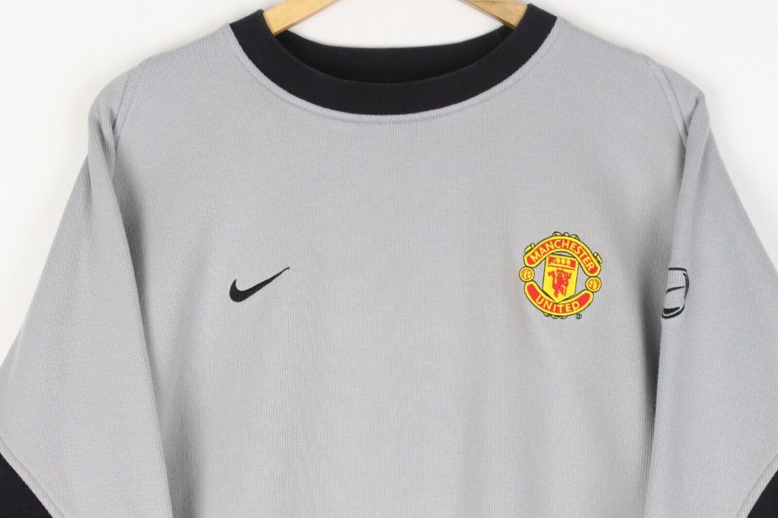 nike manchester united sweatshirt