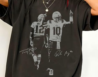 Koszulka Drake'a Maye'a i Toma z charakterystycznymi, komfortowymi kolorami, koszulka z grafiką w stylu retro lat 90. z motywem futbolu amerykańskiego New England, prezent dla kibica na mecz