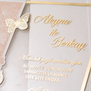 Quinceanera Acryleinladungen, Schmetterling laden Karte ein, moderne süße 16 Einladung, personalisierte Luxuseinladung, Tochter Quitteeinladungen