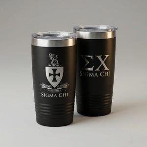シグマ カイ 20オンス タンブラー、ギリシャ文字のカスタム刻印入り、友愛会ギフト、パーソナライズオプション、カラーをお選びいただけます