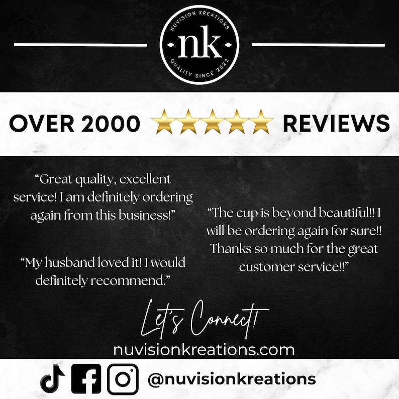 Puede incluir: Una imagen en blanco y negro con el texto "OVER 2000 REVIEWS" y cinco estrellas doradas. La imagen tambi&eacute;n incluye comentarios de clientes elogiando la calidad de los productos y el servicio al cliente. El texto "Let's Connect!" se muestra con la direcci&oacute;n del sitio web "nuvisionkreations.com" y el nombre de usuario de las redes sociales "@nuvisionkreations".