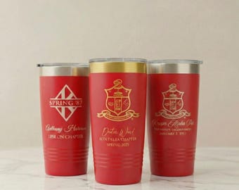 Kappa Alpha Psi 20 oz Becher | Rot Schwarz Weiß Creme/Gold | Personalisierte Bruderschaft Geschenk