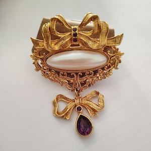 Vintage Gold Tone Brooch/Pin