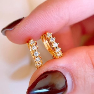 Eleganti orecchini a cerchio CZ in argento sterling, piercing alla cartilagine, orecchini a cerchio CZ in oro, anello elicoidale, gioielli minimalisti, regalo per le donne