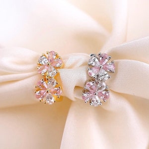 Rosa CZ Blume Hoop Ohrring Sterling Silber 18G Knorpel Ohrring Helix Kleine Hoop Dainty Blume Piercing Gold Minimal Schmuck Geschenk für Sie