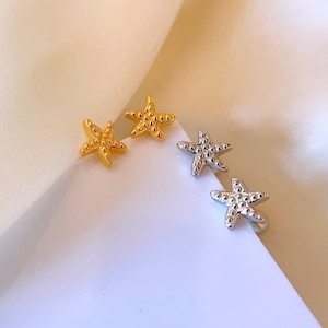 Orecchino a vite Little Starfish 18G, piercing all'elica Tiny Sea Star, perno per cartilagine a barra da 6 mm e 1/4" in argento sterling, orecchino Ocean Barbell