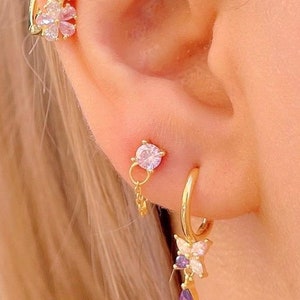 Delicato orecchino a perno con catena in zirconia cubica rosa, in argento sterling placcato oro 18 carati, minuscolo orecchino a perno con catena a lobo per cartilagine da donna, regalo per lei