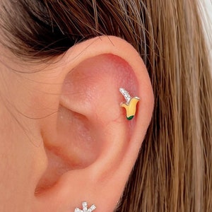 Orecchini a bottone a forma di banana minuscola in argento sterling con zirconi cubici, orecchini a forma di frutta placcati in oro, gioielli alimentari carini e stravaganti, orecchini colorati a forma di cartilagine