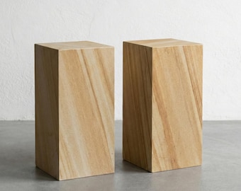 Pliegues de exhibición de piedra caliza hechos a mano / Pedestales de arenisca beige, juego de 2