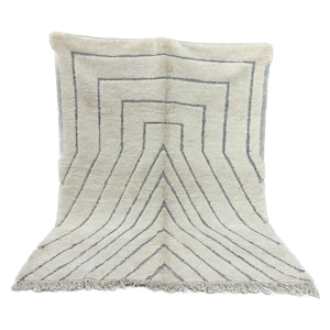 Berber Béni Ouarain rug with a touch of gray
