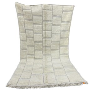 Berber Béni Ouarain rug with a modern design
