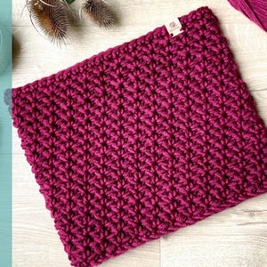 Easy crochet cowl pattern, Chunky cowl crochet pattern, Quick crochet cowl scarf pattern