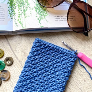 Crochet glasses case pattern, easy crochet pouch pattern for sunglasses and reading glasses