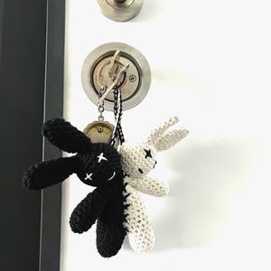 Yin Yang Bunny Amigurumi Pattern ,PDF Crochet Tutorial,Black & White Bunny Crochet Pattern,Amigurumi PDF,Bag carm pattern,Keychain