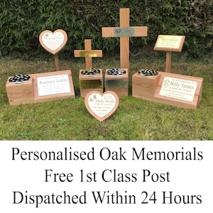 Cruz conmemorativa personalizada de roble macizo, corazón, jarrón con placa