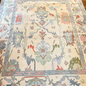 Handmade Distressed Oushak Rug – Turkish Pastel Wool Carpet for Living Room, Soft Vintage Area Rug with Tribal Design