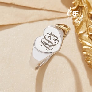 Anillo de monograma personalizado con corazón grabado, anillo de plata 925 con inicial personalizada, regalo de cumpleaños para ella.