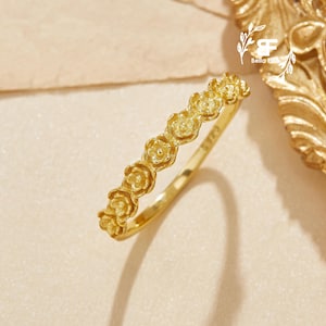 Romantischer Cluster Rose gemusterter Goldring Band, 9K/14K/18K Floral Gold Ring, Minimalistischer zierlicher Schmuck, Geburtstagsgeschenk für Sie