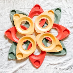 Vintage set of 12 Wilpak party plat and cup holders in green, orange and yellow / picnic plate holders / plastic plate trays / retro party