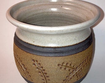 Art Studio Stoneware Pottery Planter Pot Vase Signed Meredith Incised Nature Leaf Theme