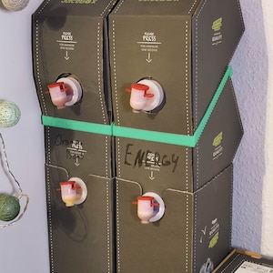 Adattatore per scatole di sciroppo (impilatore) compatibile con JuiceBox – aiuto per l'impilamento – organizzatore da cucina – accessorio per la conservazione in cucina – supporto per scatole di sciroppo