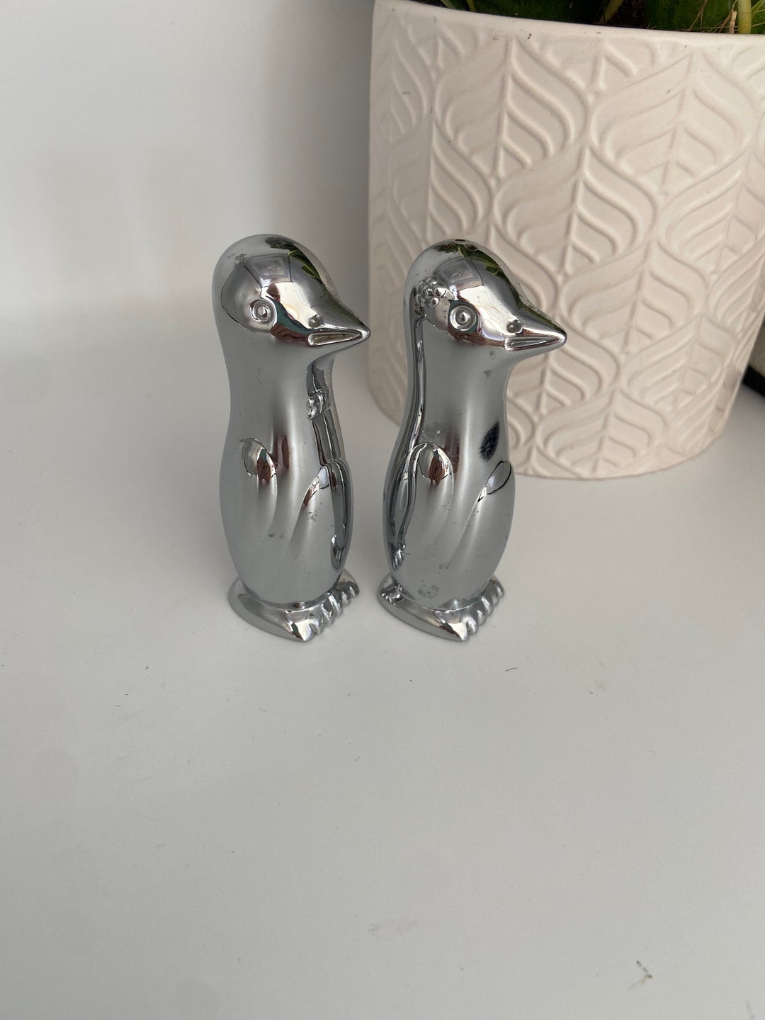 Hugging Penguins Salt And Pepper Shakers – Elizabeth Marion