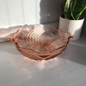 A Stunning Vintage Rosalin Glass Bowl