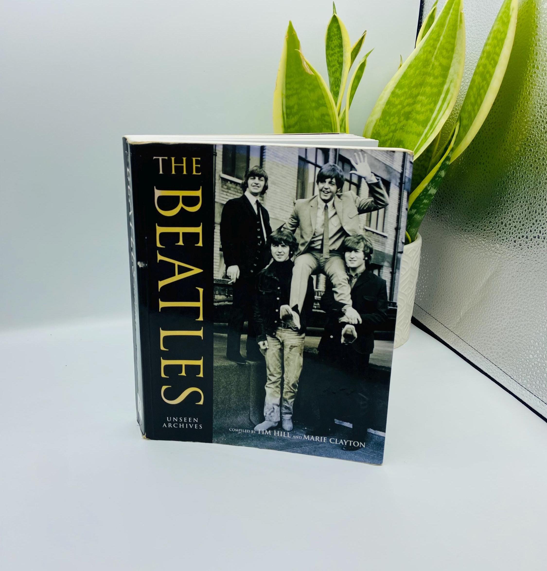 ビートルズ　ビンテージ本　THE BEATLES ヴィンテージ・ビートルズ・ブック：1960年代の記念品、未公開