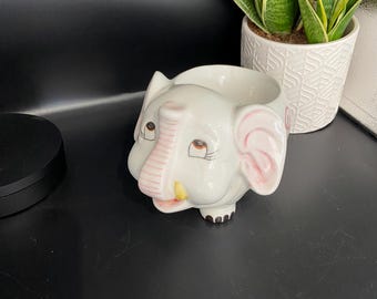 陶器の象の皿。