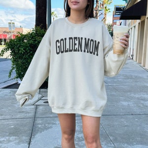 Golden Mom Sweatshirt, Golden Mama Shirt, Dog Mom Sweatshirt, Gift for Golden Mom, Funny Golden Retriever Owner Gift, Goldie Dog Mom Gifts