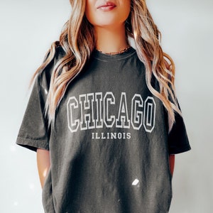 Chicago Shirt, Comfort Colors Trendy Varsity T Shirt, Aesthetic College Shirt, Oversized Minimalist Tee, Chicago Illinois Shirt, Windy City