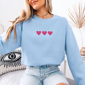 Embroidered Hearts Sweatshirt, Cute Heart Sweater, Minimalist Coquette Crewneck, Valentine&#39;s Day Gift For Her, Girls Galentine Sweatshirt