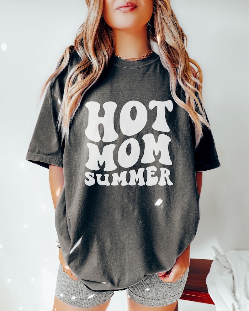 Hot Mom Summer Shirt, Comfort Colors Retro Mom Shirt, Mom T Shirt, Mama Shirt, Gift for Mom, Summer Beach Shirt, Vacation Shirt,Hot Mom Club Pepper