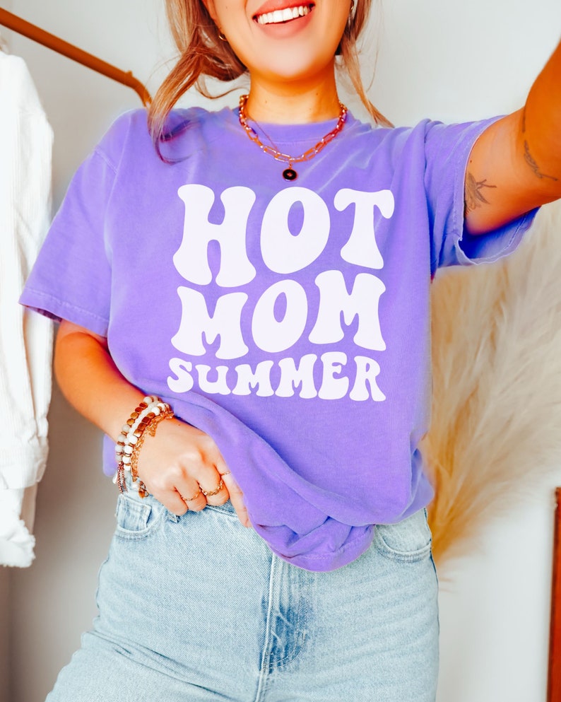 Hot Mom Summer Shirt, Comfort Colors Retro Mom Shirt, Mom T Shirt, Mama Shirt, Gift for Mom, Summer Beach Shirt, Vacation Shirt,Hot Mom Club Violet